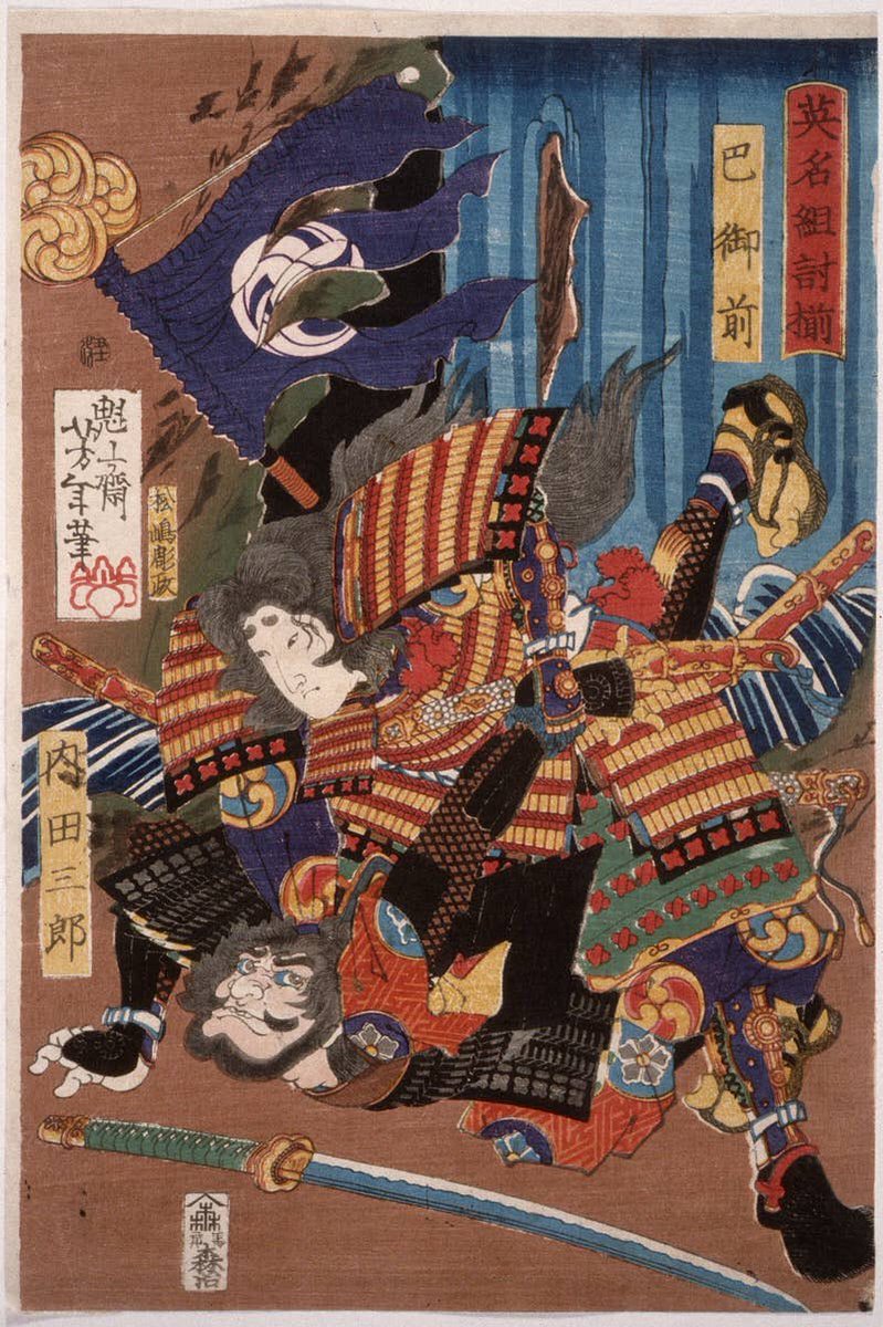 Le sixième mois de l’année 1181 lors de la bataille de Yokotagawara: Tomoe a battu 7 cavaliers ennemis et collectionna la tête de ceux-ci. (A l’époque cet acte était vu comme rapporter un trophée)
