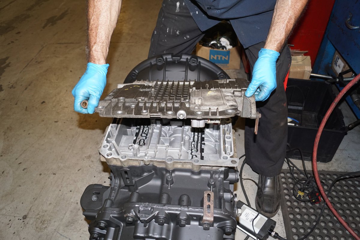 ULTPowertrain's tweet image. How to Convert the TECU module to Your New Re-manufactured Volvo I-Shift or Mack M-Drive Transmission.

Learn More: ultpowertrain.com/Content/Images…

#VolvoTrucks #MackTrucks #ishift