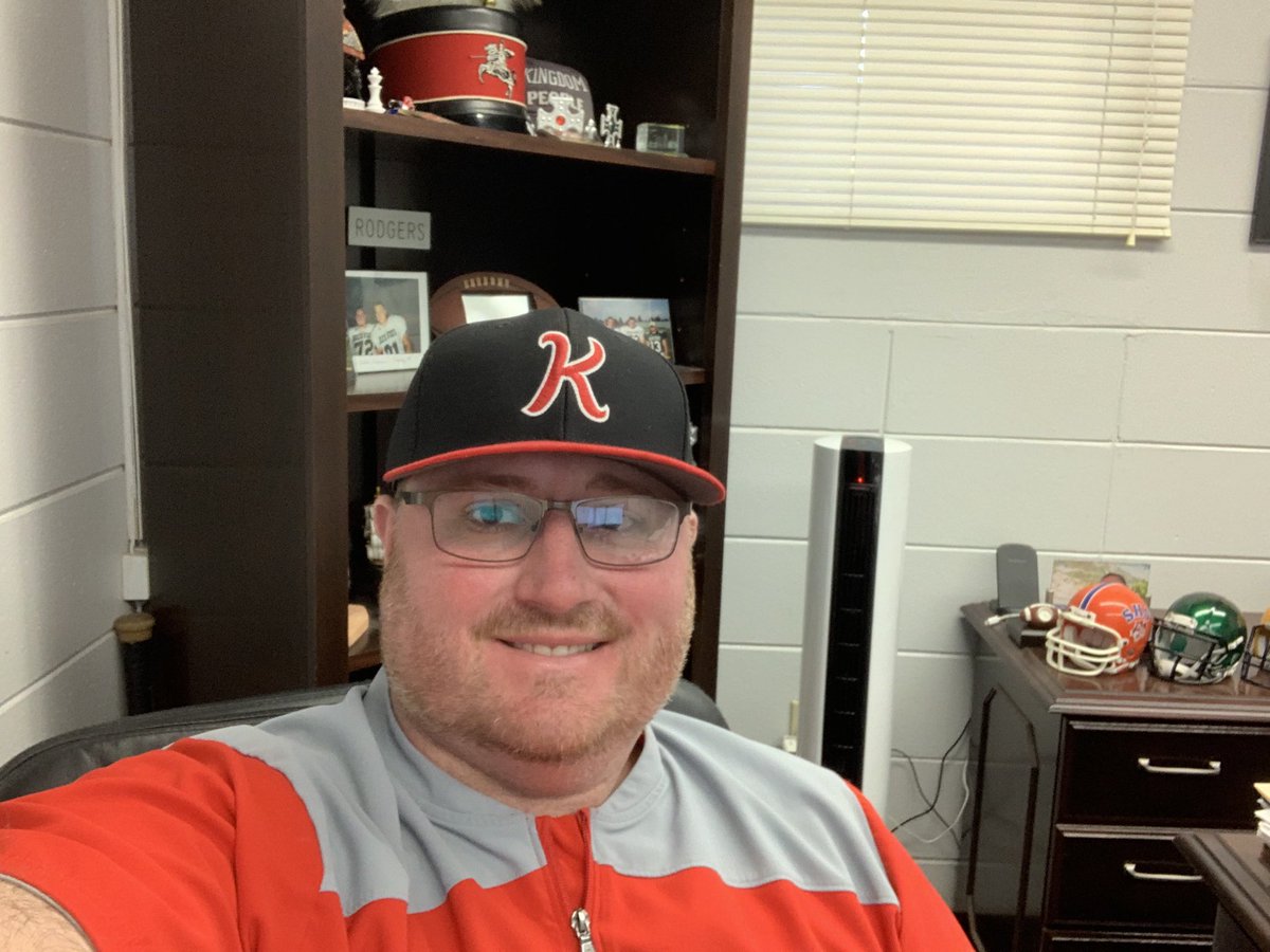 WestLauderdale1's tweet photo. Wishing you all the best today! Can’t wait to see you all back here in the Kingdom! Hang in there and stay safe! #uKnighted #adminselfie https://t.co/rz3bnHNdoC