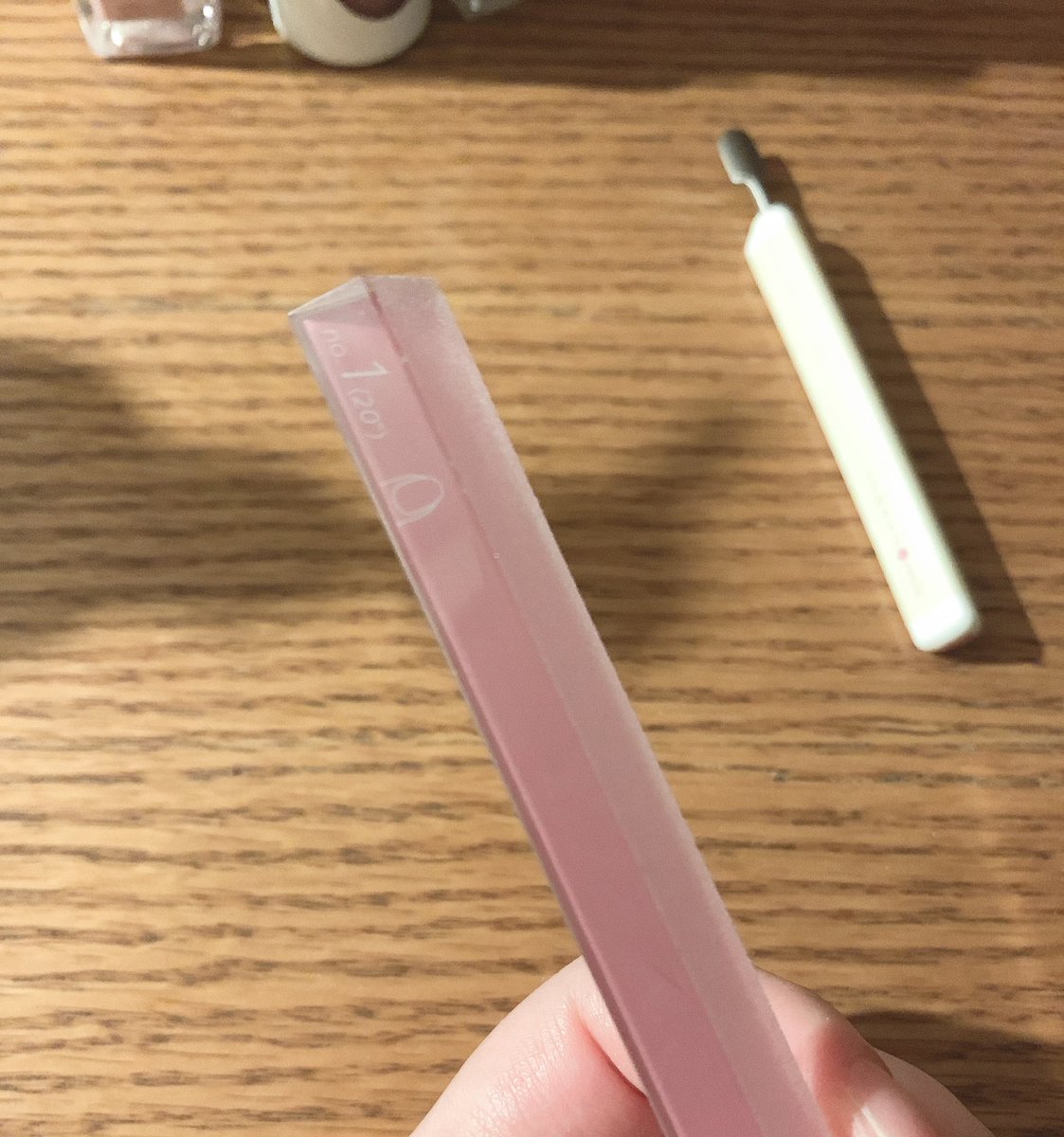 六多いくみ ろった ちなkobakoのネイルファイルよきよ 爪当てて平行にスライドさせるだけでオーバルやスクエアに爪先をデザインすることができるやつ 六多いくみ ろった ちなkobakoのネイルファイルよきよ 爪当てて平行にスライドさせるだけでオーバルやスクエアに爪先をデザインすることができるやつ
