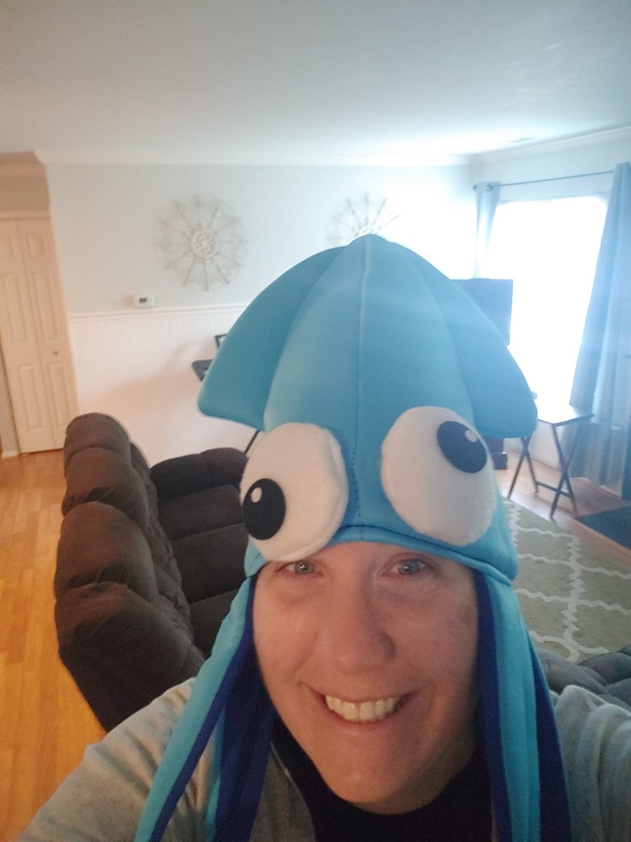 Wearing my squid hat for 'Poisson d'avril'! It also happens to be Crazy Hat Day for Virtual Spirit Week. Happy April 1st! @LMSNation @DrMPancoast @AATFrench @FLENJ #LawrenceStrong @LTPS1