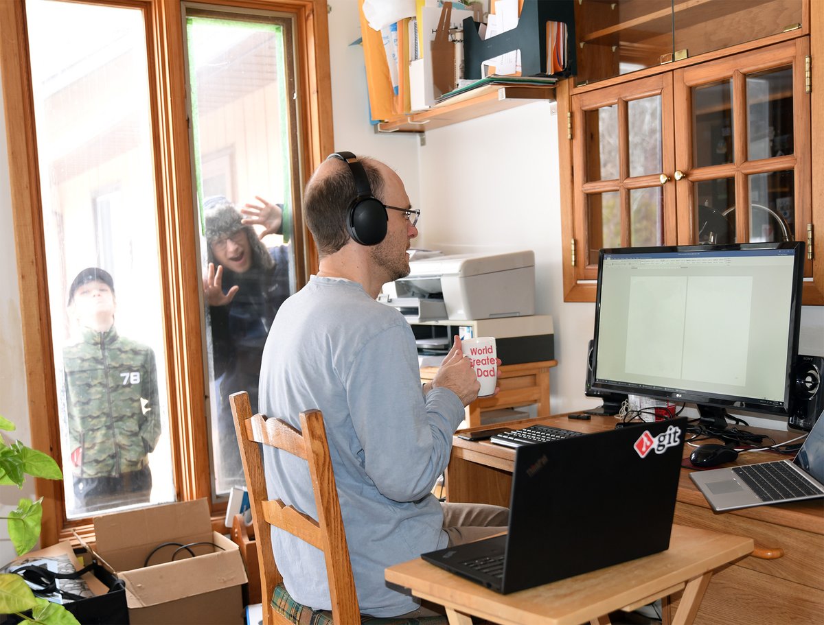 JF_Ruel's tweet photo. Règle d'or du télé travail, s'assurer d'éliminer toutes les distractions -- Telework best practice, make sure you get rid of all distractions. https://t.co/NdrtK9yBvs