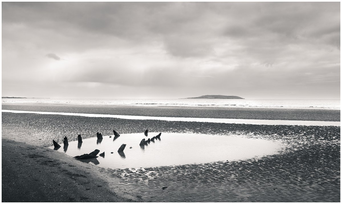 Irelandwildland's tweet photo. Within an Irish Mile - Portmarnock Beach, Co Dublin

#irishmile #withinanirishmile #SocialDistance #portmarnock #irelandsancienteast #dailywalk #staysafe #stayhealthy #monochromephotography #seascape #lovedublin #dublin #2kmfromhome https://t.co/gHr2j0Pa4y