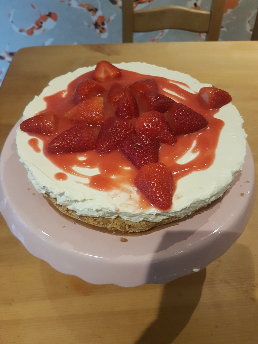 Emma Perry tweet media