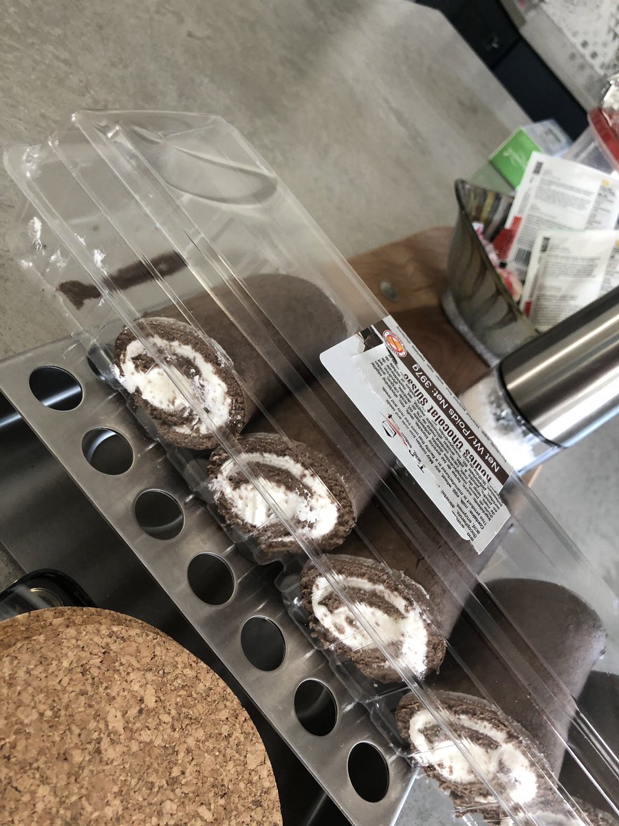KeithaRobson's tweet photo. Update: she ate one. #noaprilfoolsday https://t.co/1hQ5pmai25