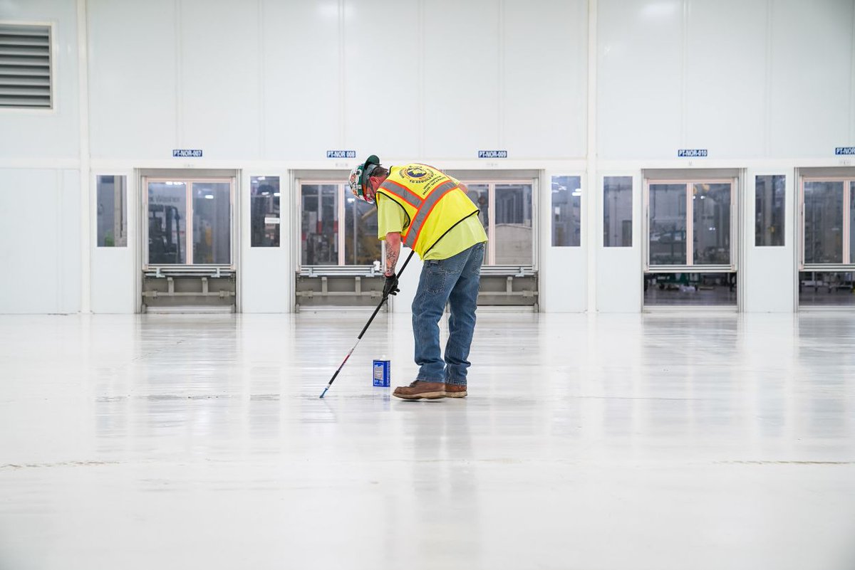 GM's ongoing efforts to support medical professionals dealing with this on a daily basis fighting against COVID-19, they are converting the Warren, MI, facility to produce Level 1 surgical masks. Thank you General Motors' for your support! pbxx.it/kc6oJg