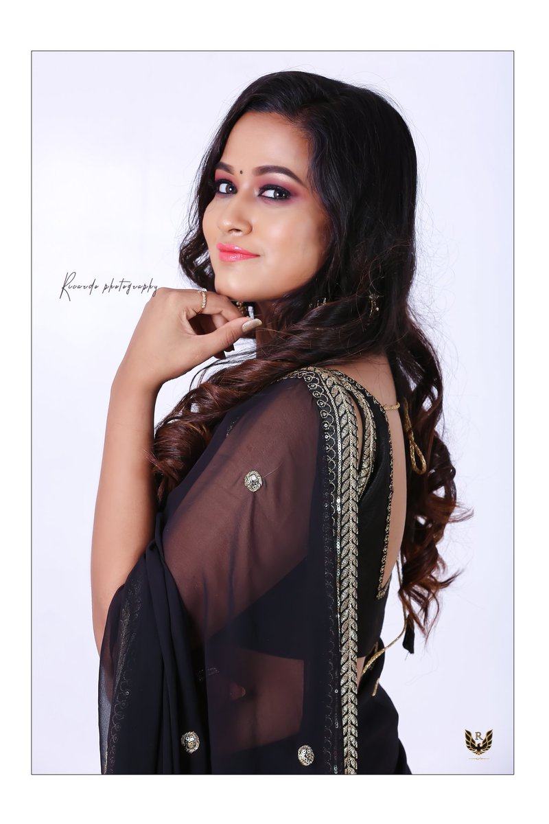ChurchillRicar1's tweet photo. Shutter sound :@ChurchillRicar1
Makeup : @judith_makeupartistry
Model: kaavya
Studio: Rhythmdivine
Costume :@infy_ish
#infyish #celebrityphotoshoot
#vijaytv #serial #bharathikannamma #actress #smokeyeyes
#nudelip #sarees
#bridalmakeup
#morphbrushes
#mua
#Ricardochennai https://t.co/2ihIGfmudI