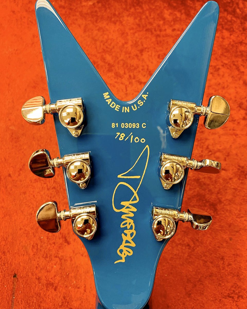 DeanGuitars's tweet photo. 🔥 #USA @dimebagdarrell Dean from Hell ML #78 🇺🇸 https://t.co/IcJh3oybNZ