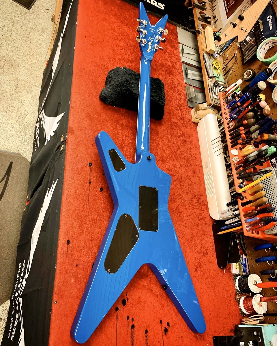 DeanGuitars's tweet photo. 🔥 #USA @dimebagdarrell Dean from Hell ML #78 🇺🇸 https://t.co/IcJh3oybNZ