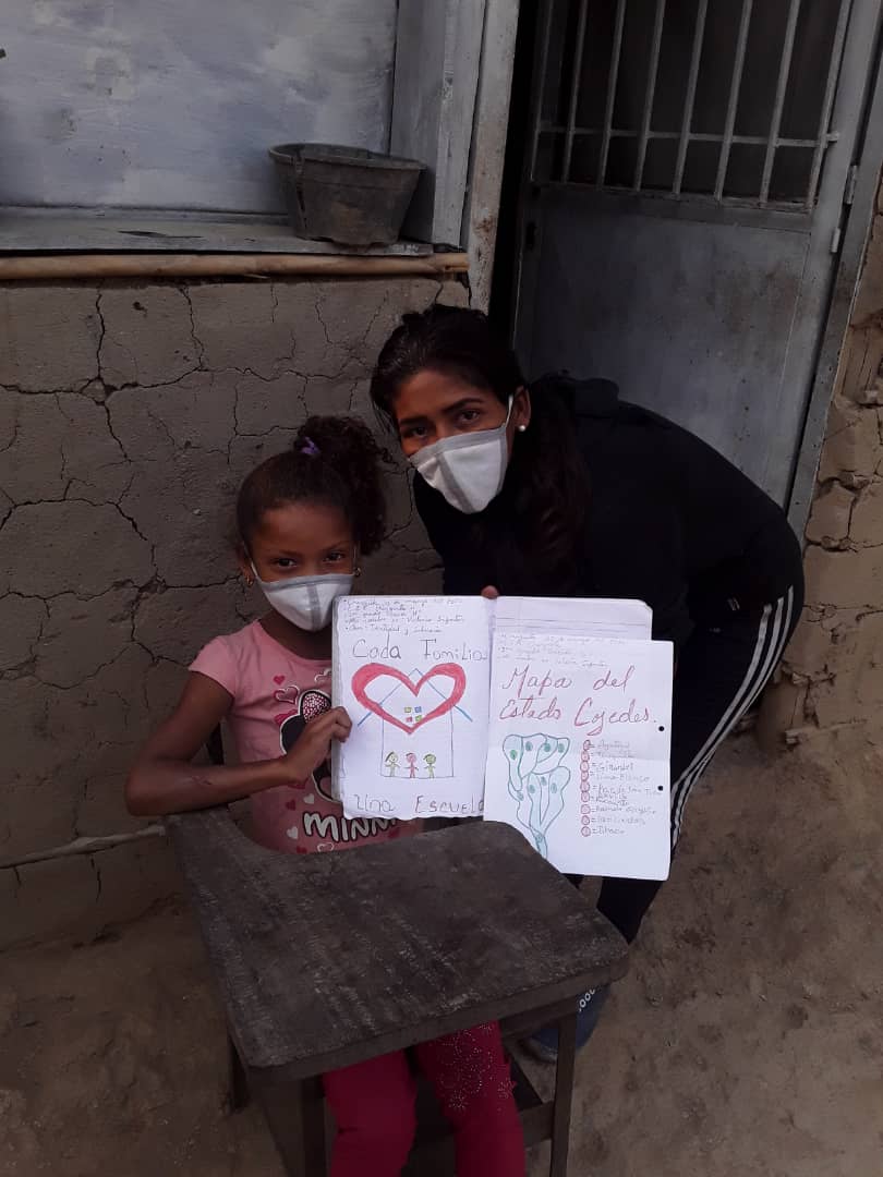 cbittqllo's tweet photo. #CadaFamiliaUnaEscuela
 Padres y Madres en apoyo continuo de los #Estudiantes de la #Patria  #Tinaquillo #Cojedes

 .@NicolasMaduro .@psuvaristobulo .@JorgePerezVZLA .@MargaudPSUV1 .@YoyottePSUV .@AngelicaPSUV .@vane_prieto .@FundabitOficial .@MPPEDUCACION .@GobCojedes https://t.co/EjKPe1WT94