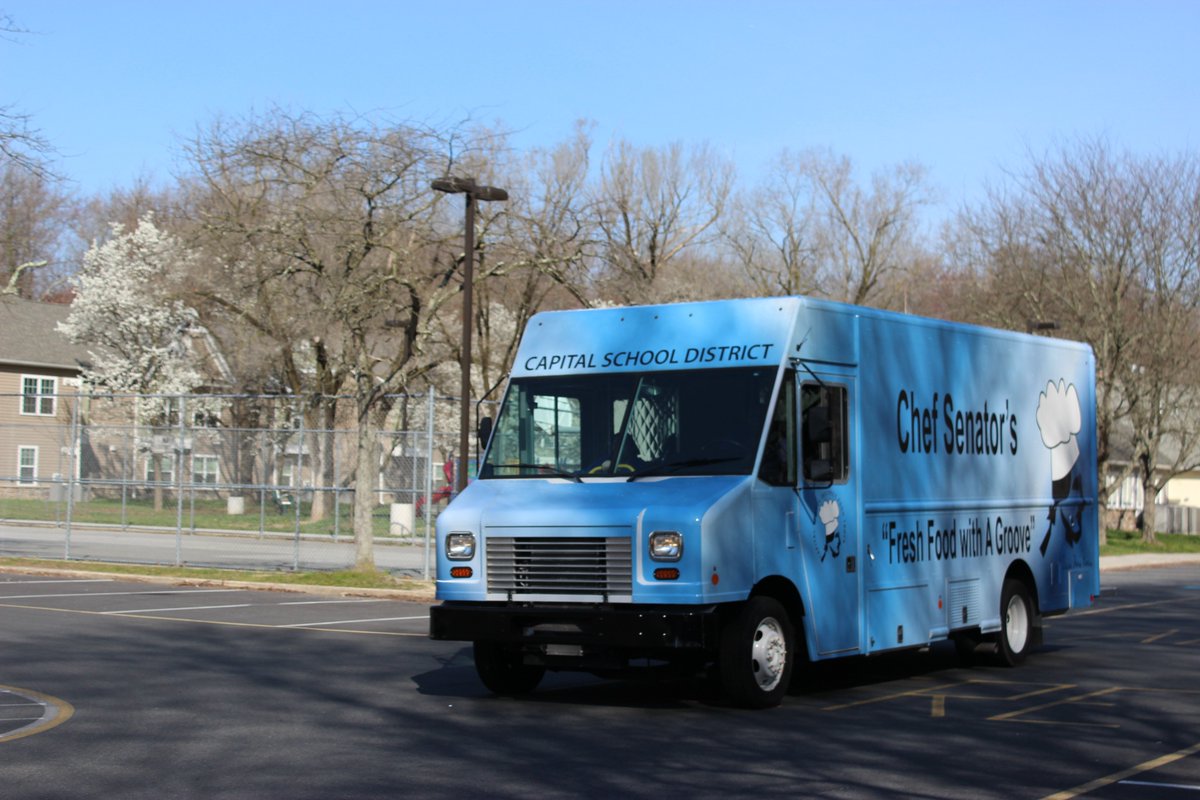 CSDSenators's tweet photo. Capital Child Nutrition served another 1,000 meals to children 18 and younger today! #SenatorsCare #SenatorPride https://t.co/vEW32UfyyN