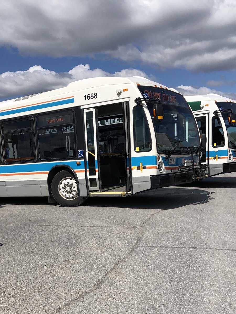 Jim_Keech's tweet photo. For those of us providing critical services like ⁦@UtilitiesKngstn⁩ at times we need to recognize the efforts of other front line service providers such as ⁦@KingstonTransit⁩ who continue to provide a very important service at this time for our community 👍👍🚍thanks https://t.co/mlB8V3fkY2
