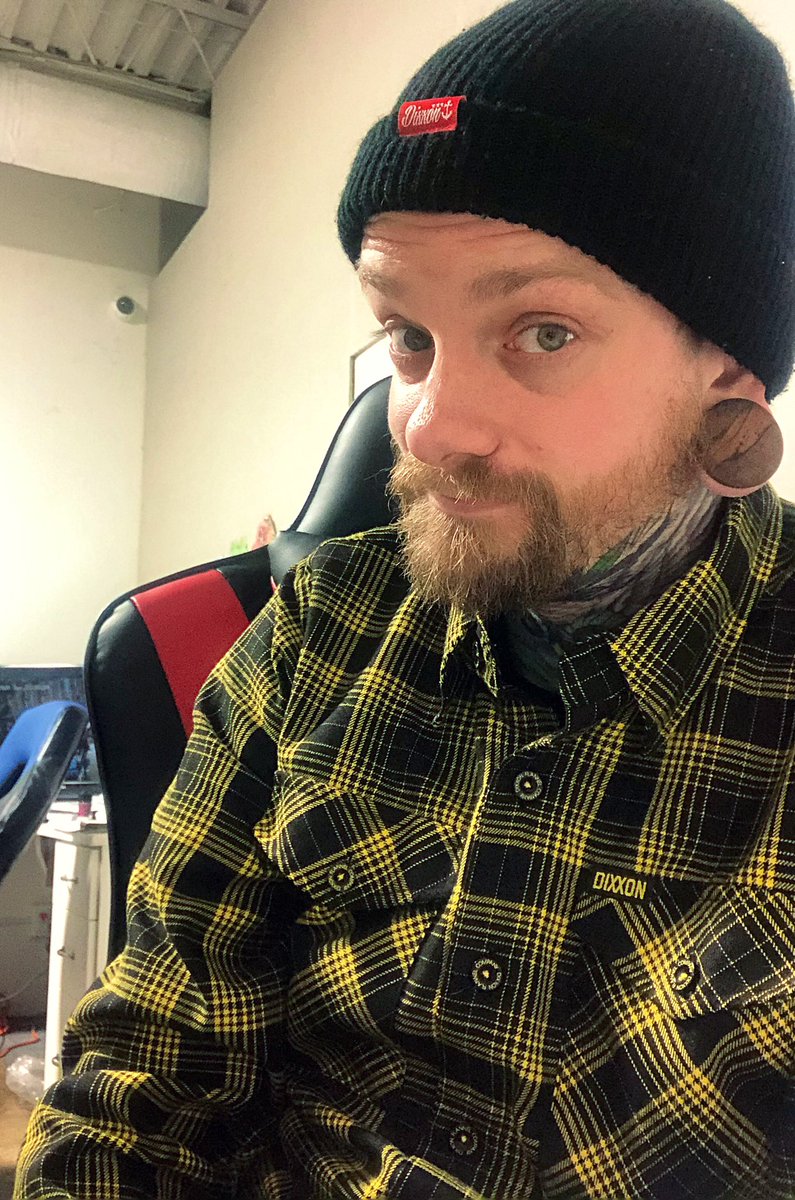 darthdipshit's tweet photo. It’s a Killer 🐝 Kind of day with my GravelPit and Dock Beanie from @DixxonFlannelCo 🤟🏻😈🤟🏻 https://t.co/6mjFyQ8rlX