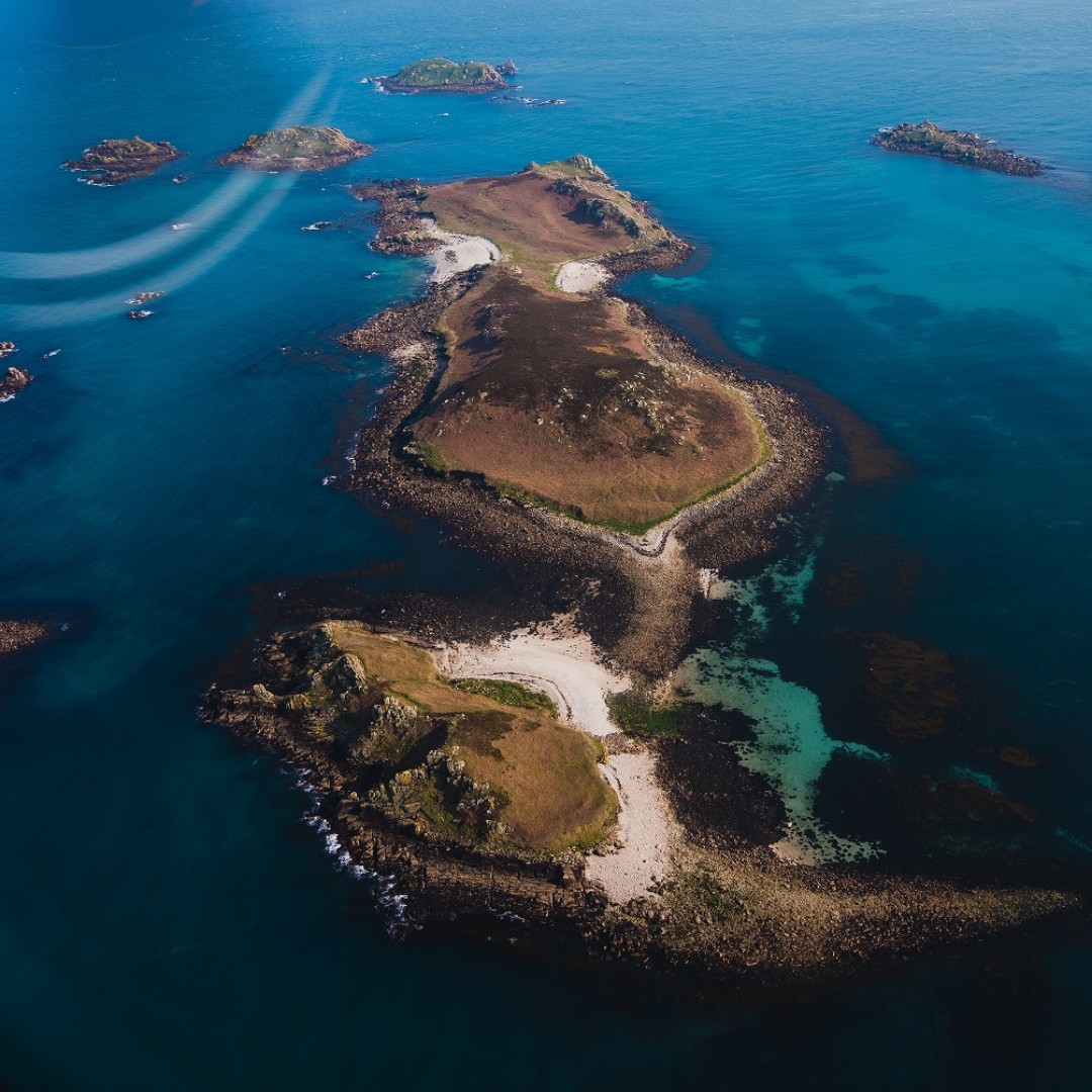 IOSTravel's tweet photo. #IOSMemories number 2, as requested by Chefdanieladams on Instagram- Uninhabited islands. Hands up who can name these?
Keep the request coming in and we'll do our best to share with you our Scilly images.
#ConnectScilly https://t.co/vDyHeiS4Af
