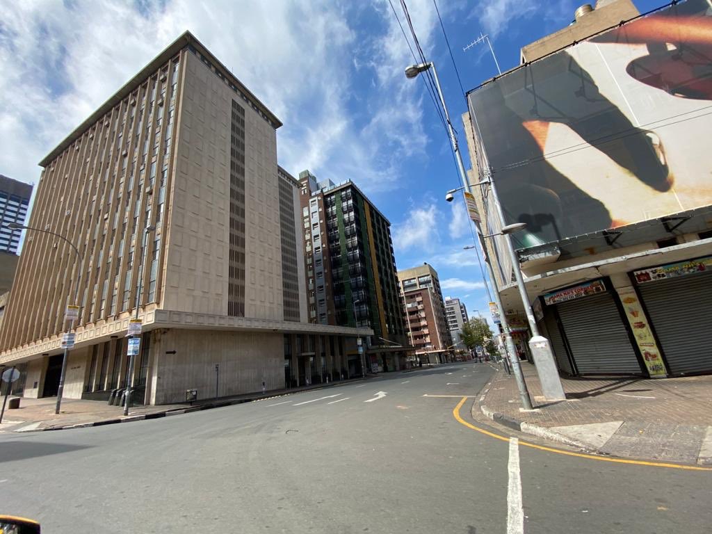 CityofJoburgZA's tweet image. The City is clean, when you are not there. Stop the litter #Covid_19SA #DAY6. Snaps : @crimeairnetwork ^TK