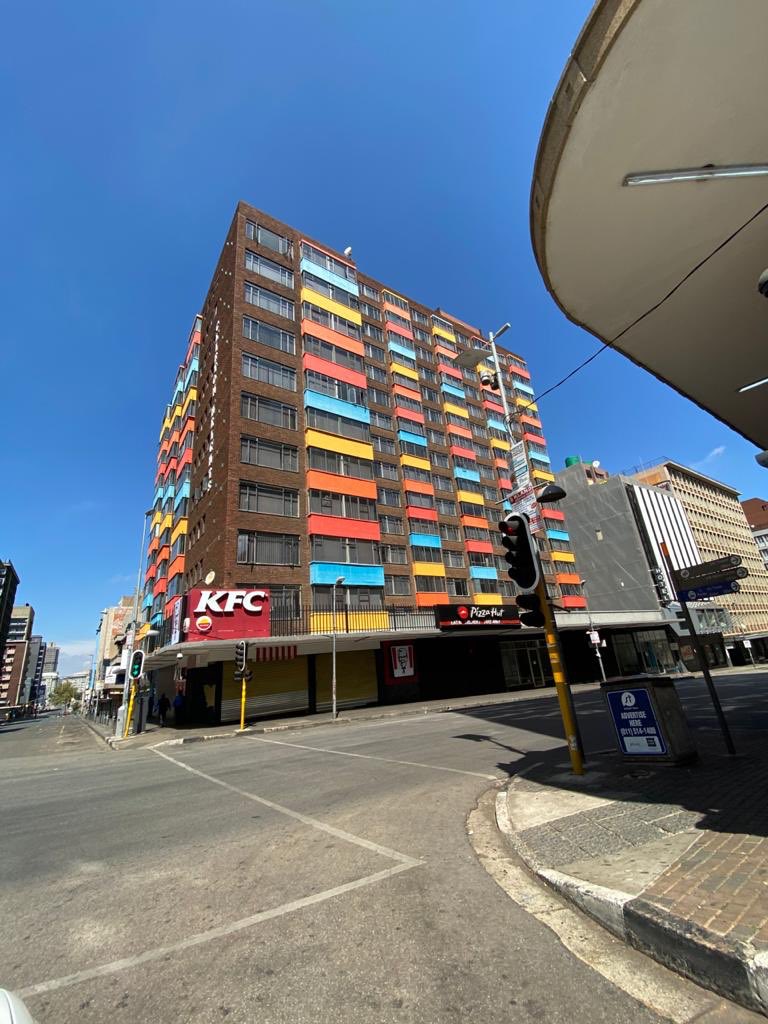 CityofJoburgZA's tweet image. The City is clean, when you are not there. Stop the litter #Covid_19SA #DAY6. Snaps : @crimeairnetwork ^TK