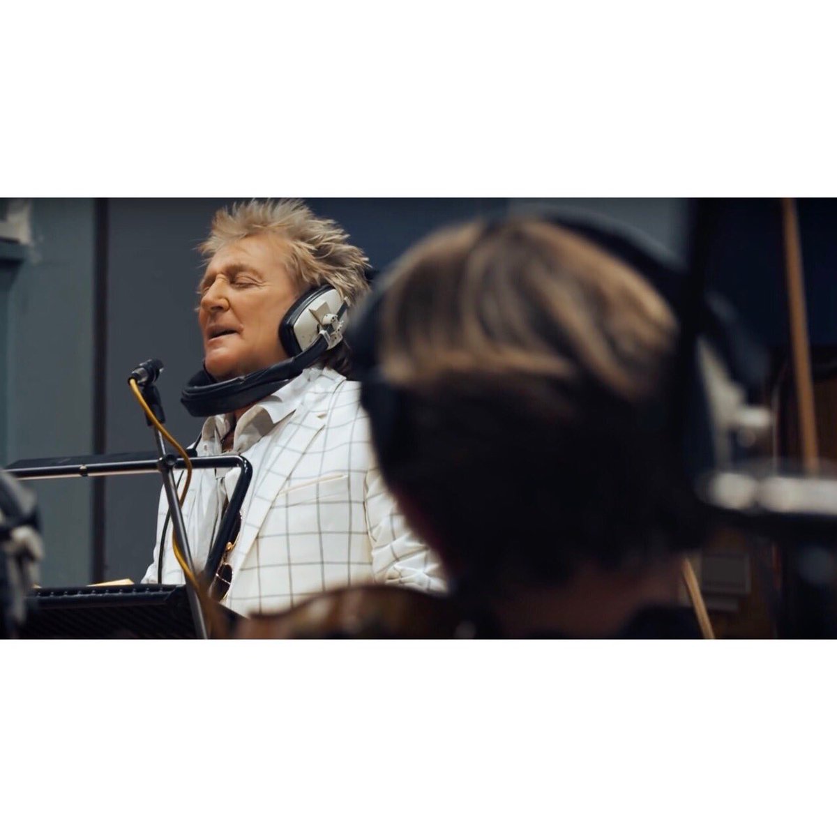 JPNGould's tweet photo. Throwback to filming @rodstewart and the @rpoonline at @AbbeyRoad. I assisted MDRN Love in covering the performance of 4 full tracks from their Christmas album. Thanks again for having me on board guys 👌
.
.
.
#cameraoperator #abbeyroadstudios #london https://t.co/1tTwbSt3iN