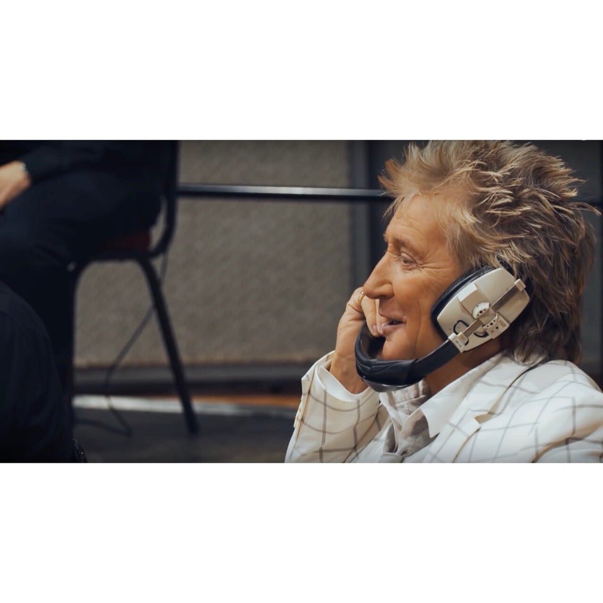 JPNGould's tweet photo. Throwback to filming @rodstewart and the @rpoonline at @AbbeyRoad. I assisted MDRN Love in covering the performance of 4 full tracks from their Christmas album. Thanks again for having me on board guys 👌
.
.
.
#cameraoperator #abbeyroadstudios #london https://t.co/1tTwbSt3iN