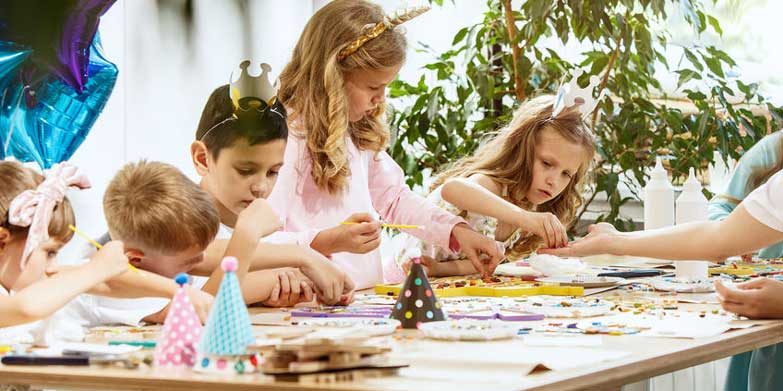 StadiumRes's tweet photo. 113 Fun activities to do at home with kids while self-isolating

Whether you’re choosing to self-isolate due to Coronavirus or simply have no choice, you might be looking for some fun ideas of things you can do with the kids

Keep reading >> https://t.co/O7PVQEjQnE https://t.co/0lLp2od5AR