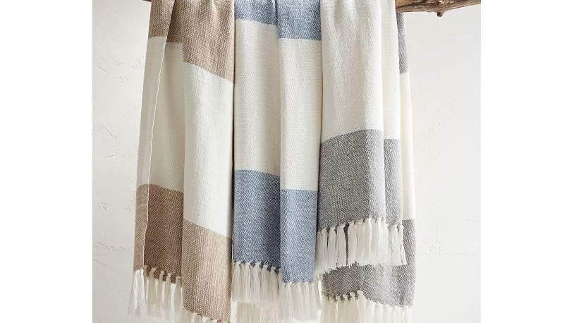 lbryantrealtor's tweet photo. Here's a beach-style throw that goes with just about anything. #hometips #decor  https://t.co/ZBDpvPCR1m https://t.co/D176YpJXpv