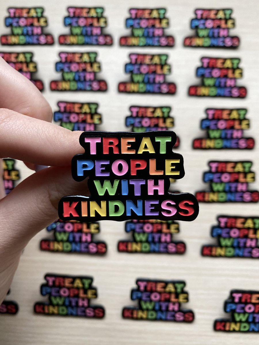 91sdonnylwt's tweet photo. HARRY STYLES ENAMEL PIN GIVEAWAY 💙

- Rt/ like to enter 
- winner will get one of my tpwk enamel pins
- Open internationally
- no need to follow but ill follow back
- winner in a few days 

Good luck 🥰 https://t.co/G0gu4Dt16t