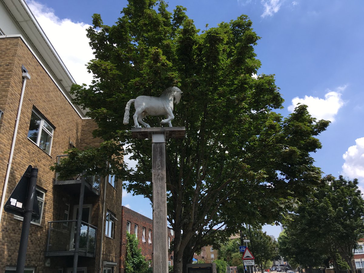 Some queer wives knew exactly what they were getting into when they married female husbands. Such was the case with James & Mary Howe who ran the White Horse Tavern in Poplar for decades until 1766 when Mary died. [this horse still marks the corner]  #BlackwellsVF  @blackwellbooks