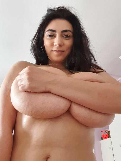 Hey! Can you spoiled me with some beautiful compliments? 💋  https://t.co/rSpbMmRkek https://t.co/5WO