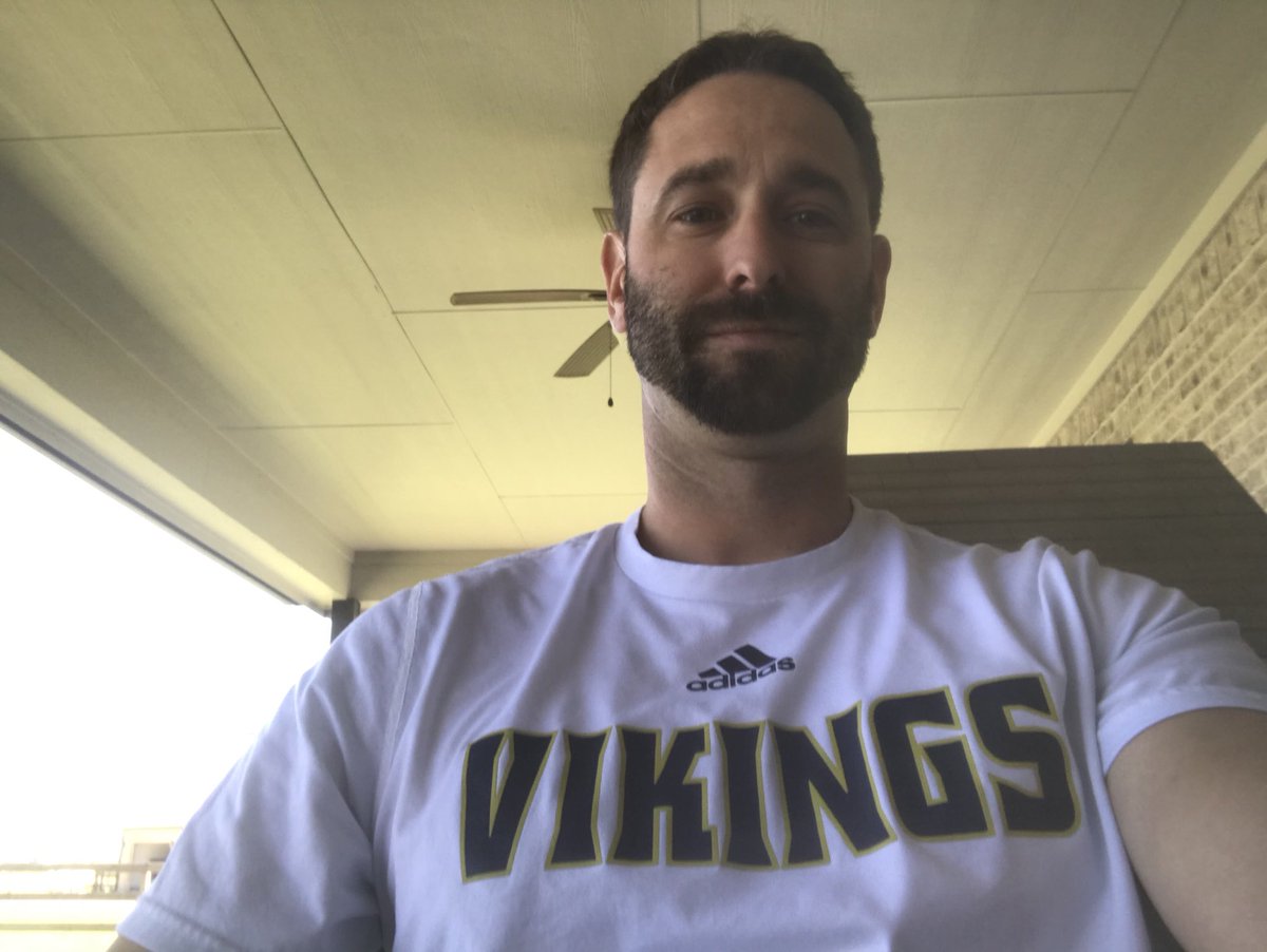 kylemueller19's tweet photo. It’s a great day to be a Viking! ⁦@AdamsVikings⁩ #VikingsRepTheT https://t.co/1MupvBUjNX