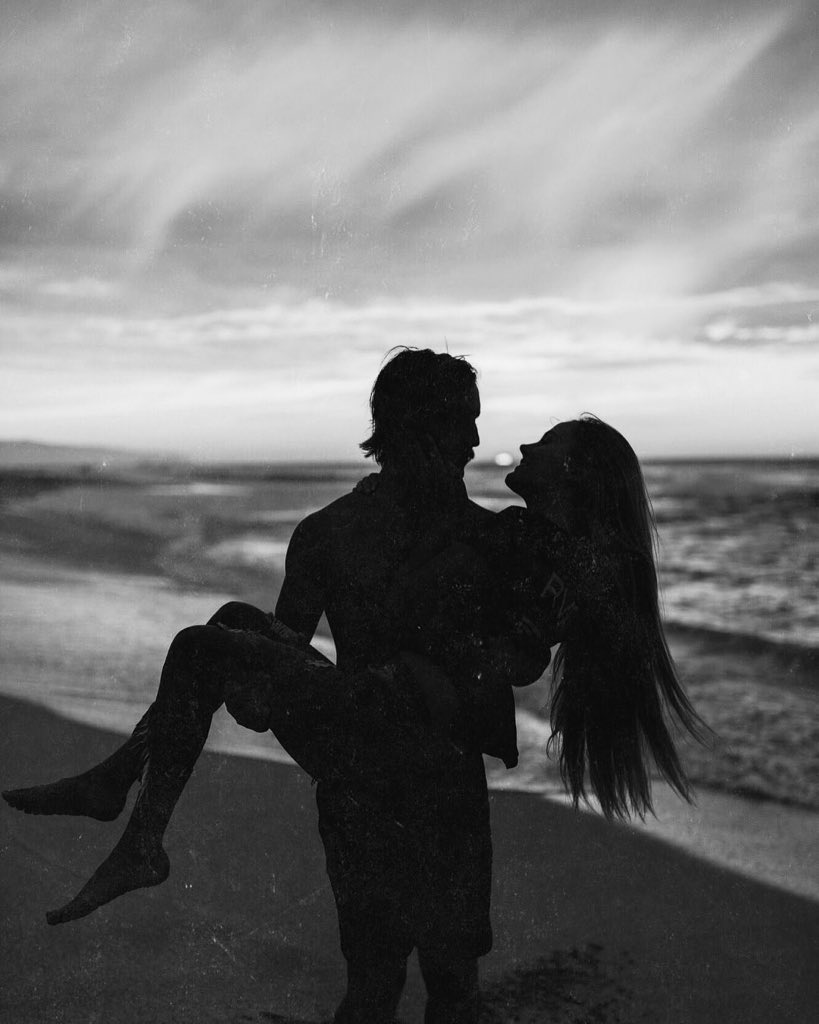 White Gallery tweet media