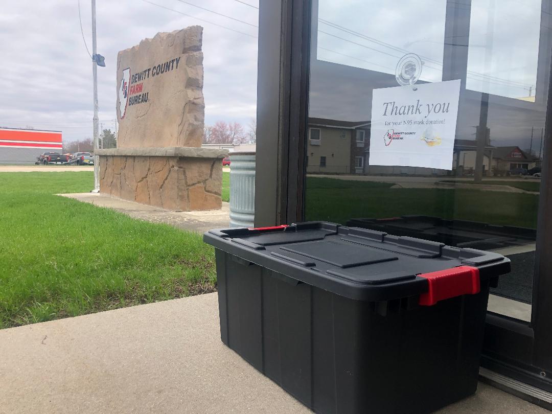 DeWittCountyFB's tweet photo. We are taking donations for N95 masks at the DCFB office! If you have any extra unused masks around the farm, we will take them to distribute to local healthcare workers. 🩺
https://t.co/7sov98ghGn https://t.co/r5D6aDtSwP