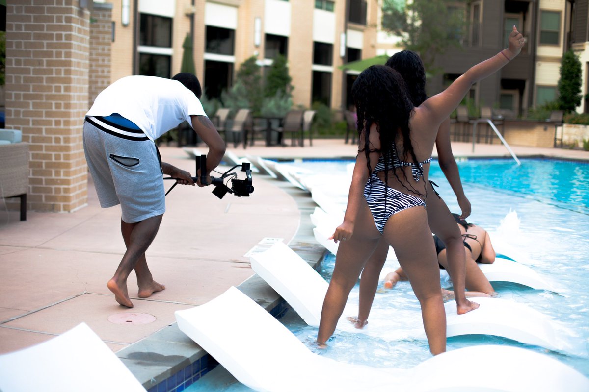 directedbyfendi's tweet photo. Local HTX Photographer/Videographer , Will Travel . I’m Just Tryna Expand My Portfolio . A Retweet Can Help Me Get To Where I’m Tryna Be 🤞🏾 https://t.co/jeCs76TtZg