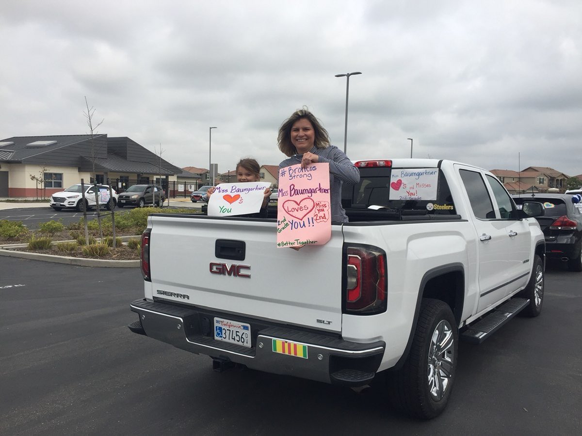 BaumgartnerRCSD's tweet image. OR teacher parade! ❤️ loved seeing all our kids! @RCSDOrchard #RCSDChampions #rcsdk8