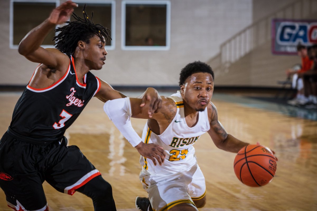 jeaker's tweet image. R chaos of the virus ban &amp;amp; @OBU_MBBall’s 1st ever NCAA Tourney bid was @22reasons__ @Iso_Quan14 @DLowery_15 making the GAC All-Tournament Team. Rashad 27 points in Championship Game, Jaquan shot 42.1% from 3. Dishon averaged 11.3 ppg in tourney. So proud of all 3 players