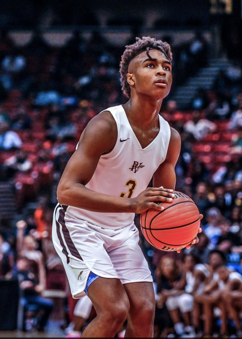 KamGlizzzy3's tweet photo. NORTH JEFFERSON PLAYER OF THE YEAR🙏🏿💙 https://t.co/xIrQTjWzQa