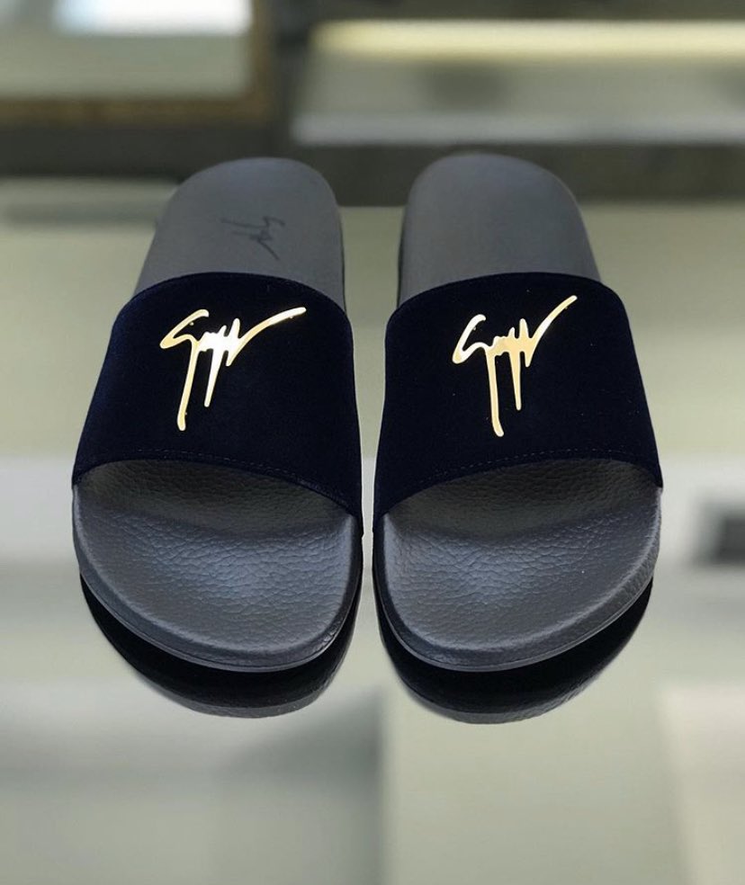 Giuseppe Zanotti slides R5 990