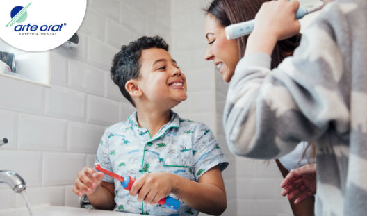 Arte_Oral's tweet photo. Durante los días que pases en casa por la cuarentena, tu salud oral debe ser una prioridad. Lee aquí unos consejos para mantener tus dientes y boca saludables: https://t.co/osMZgMWQAa
.
.
#HigieneBucal #SaludOral #Cuarentena https://t.co/7dR2A0qzKJ