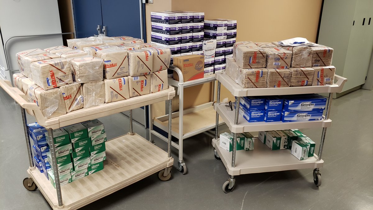 ECCCSciTech's tweet image. Rising to the challenge, #ECCCSci lab personnel in #Montreal are donating their extra personal protective equipment (PPE) to local hospitals. Every little bit counts when fighting #COVID19! #FlattenTheCurve