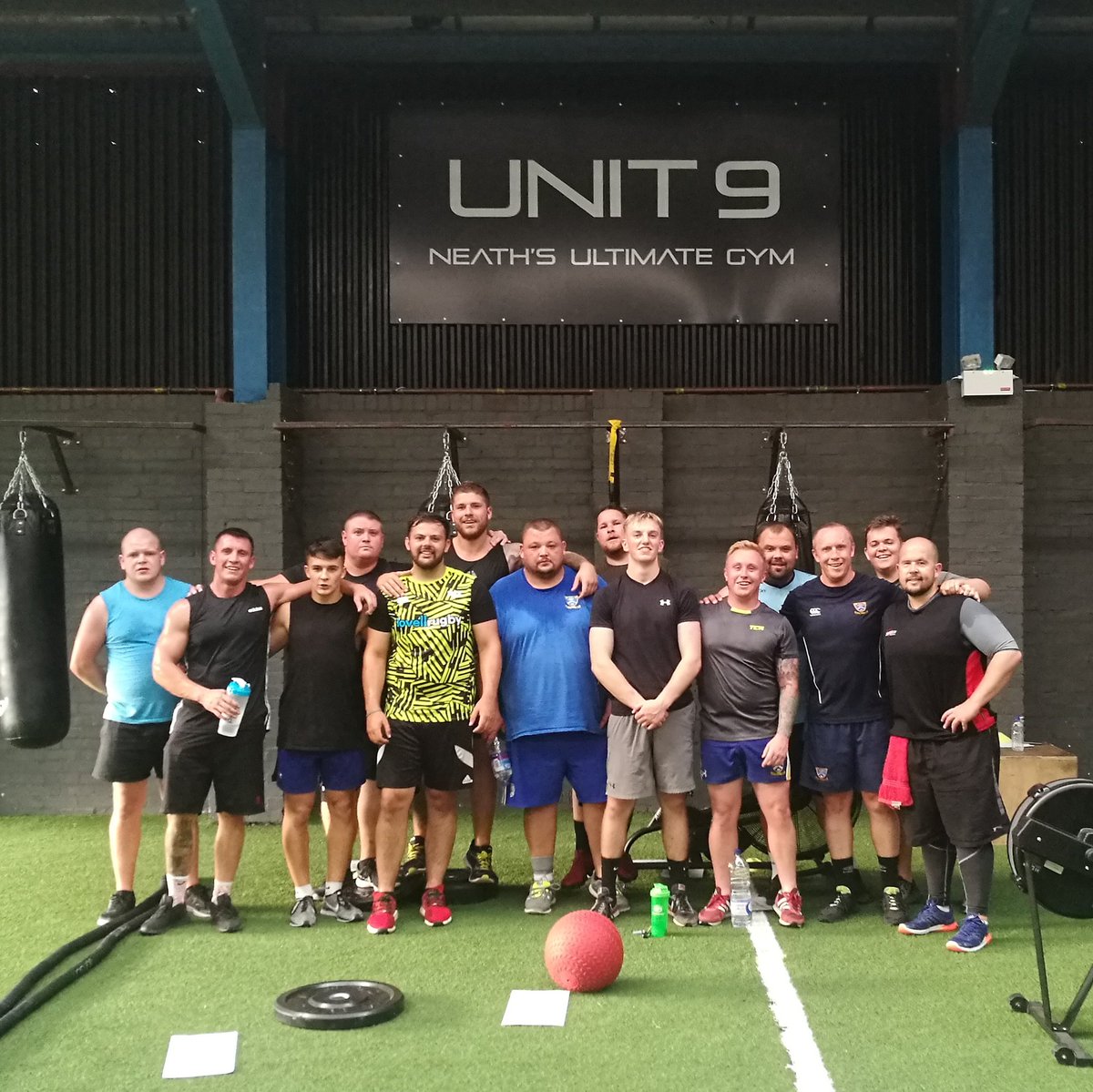 DarrenHowells2's tweet image. Thanks you @TonyAmmanRFC1 I nominate @emarkdavies @Ceri_Wyatt @RichGreig82 @Gladwin1980 you are nominated you have 24 hours to respond or donate £20 to a local charity. Yiu need to nominate 4 coaches and post a picture of you coaching!