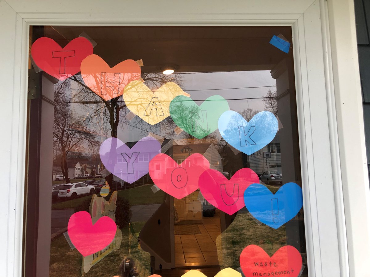 Bringing hope and happiness with hearts.  Great job!!!  #teamgreen #welovefirstgrade #RockingRemoteLearning <a href="/HarrisonHawks90/">HarrisonHawks90</a>