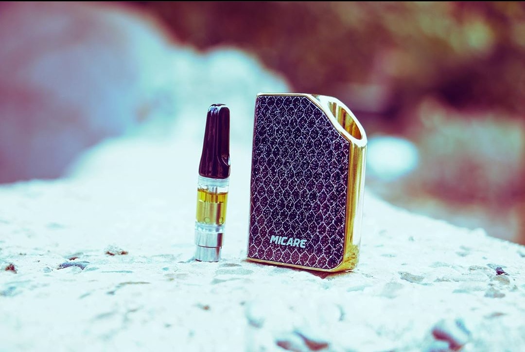 Luxvapesmoke's tweet image. Vaping 💨 in style with the Cosmic Black MiCare by @exxusvape 
Shop here ⬇️
luxvapes.com/collections/po…

#luxvapes #exxus
#resin #concentrates #cloudchasing #vapeshop #THC #cannnabisculture #cannabis #CBD #vapefam #vape #vaping #StayHome #high #staylifted #elevate #stonerfam #stoner