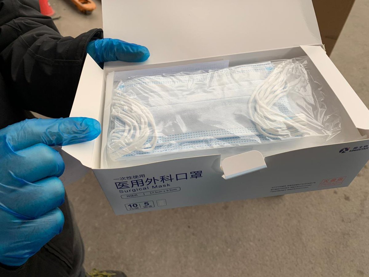 AndorraTelecom's tweet photo. Estem molt contents d’explicar-te que el nostre proveïdor @Huawei ens acaba de fer arribar 100.000 mascaretes 🎁😷 des de la Xina, per ajudar-nos a lluitar contra la #COVID19! ❤️

https://t.co/xki5ZJnNAF

#MésConnectatsQueMai https://t.co/cRPhP2zWbx