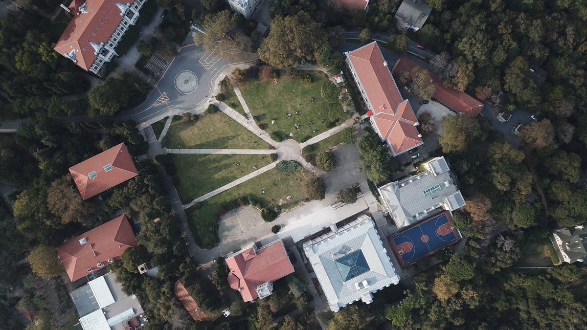 UniBogazici's tweet photo. Boğaziçi temalı arka planlarla kampüsü Zoom'daki derslere taşı! 👨🏼‍💻🏞 https://t.co/jpfJIfJKK4