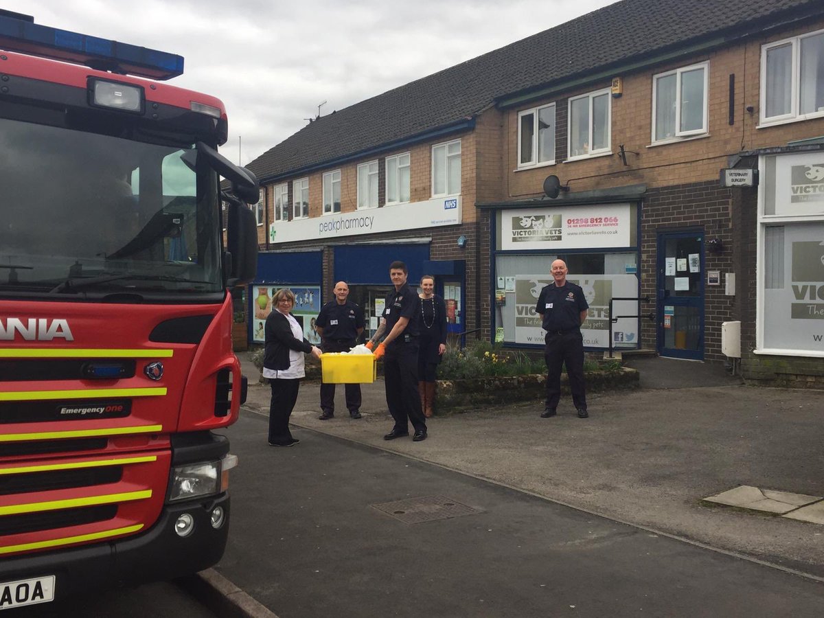 chapel_on's tweet photo. Today, we’ve  been supporting the vulnerable in our community by delivering vital medication and prescriptions.
👍🚒🚒 
This will help protect our NHS and allow the vulnerable to #staysafeathome #WereInThisTogether @DerbyshireFRS 
More details here https://t.co/Lr1crnlawg https://t.co/AM4rV8vq29
