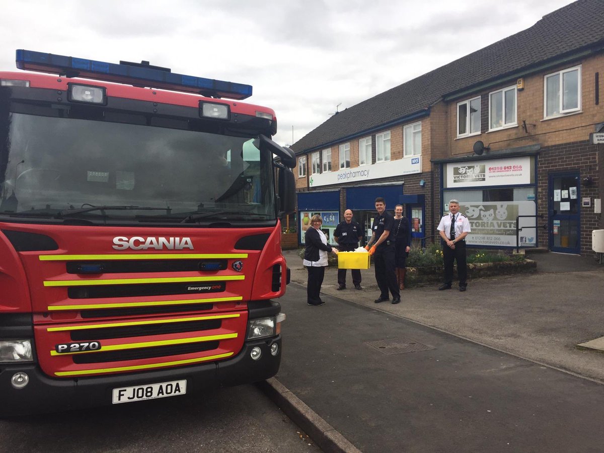 chapel_on's tweet photo. Today, we’ve  been supporting the vulnerable in our community by delivering vital medication and prescriptions.
👍🚒🚒 
This will help protect our NHS and allow the vulnerable to #staysafeathome #WereInThisTogether @DerbyshireFRS 
More details here https://t.co/Lr1crnlawg https://t.co/AM4rV8vq29
