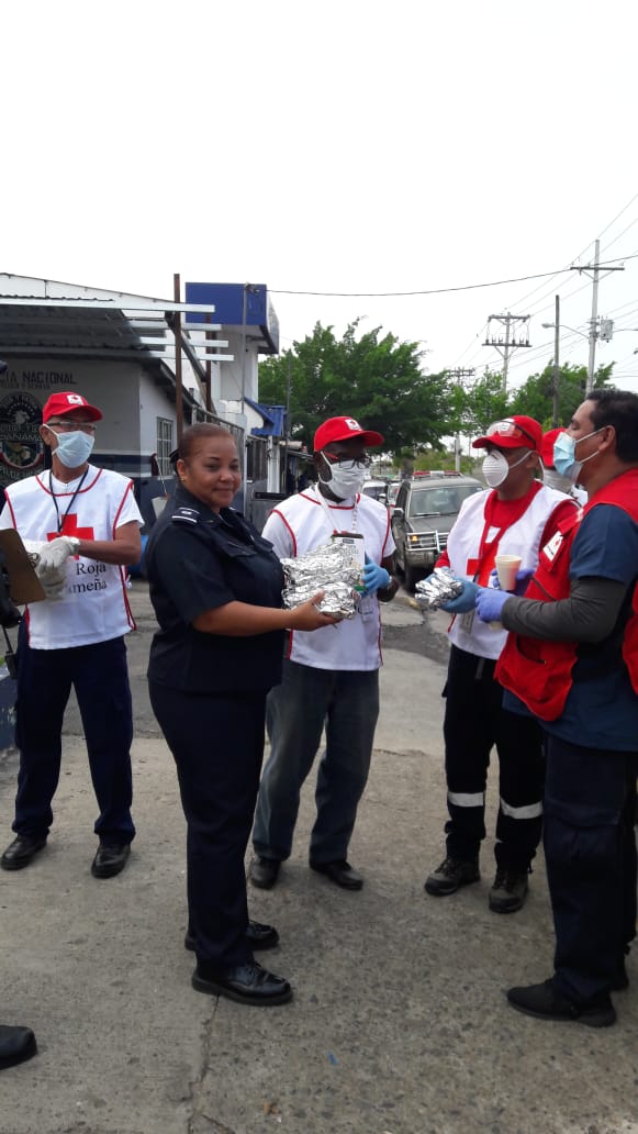 CruzRojaPanama's tweet photo. Con el apoyo de la panadería @espigadeoro_ brindamos un total de 180 desayunos a miembros de la fuerza publica que operaban en la
#24deDiciembre, #Felipillo, #Pacora, #Utive, #CerroAzul, #LasGarzas, #JuanDiaz, #DonBosco, #BellaVista, #Bethania, #PanamáViejo y #SanFrancisco. https://t.co/6vsNOym36U