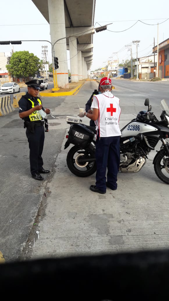 CruzRojaPanama's tweet photo. Con el apoyo de la panadería @espigadeoro_ brindamos un total de 180 desayunos a miembros de la fuerza publica que operaban en la
#24deDiciembre, #Felipillo, #Pacora, #Utive, #CerroAzul, #LasGarzas, #JuanDiaz, #DonBosco, #BellaVista, #Bethania, #PanamáViejo y #SanFrancisco. https://t.co/6vsNOym36U