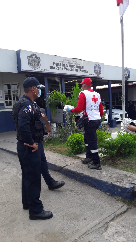 CruzRojaPanama's tweet photo. Con el apoyo de la panadería @espigadeoro_ brindamos un total de 180 desayunos a miembros de la fuerza publica que operaban en la
#24deDiciembre, #Felipillo, #Pacora, #Utive, #CerroAzul, #LasGarzas, #JuanDiaz, #DonBosco, #BellaVista, #Bethania, #PanamáViejo y #SanFrancisco. https://t.co/6vsNOym36U