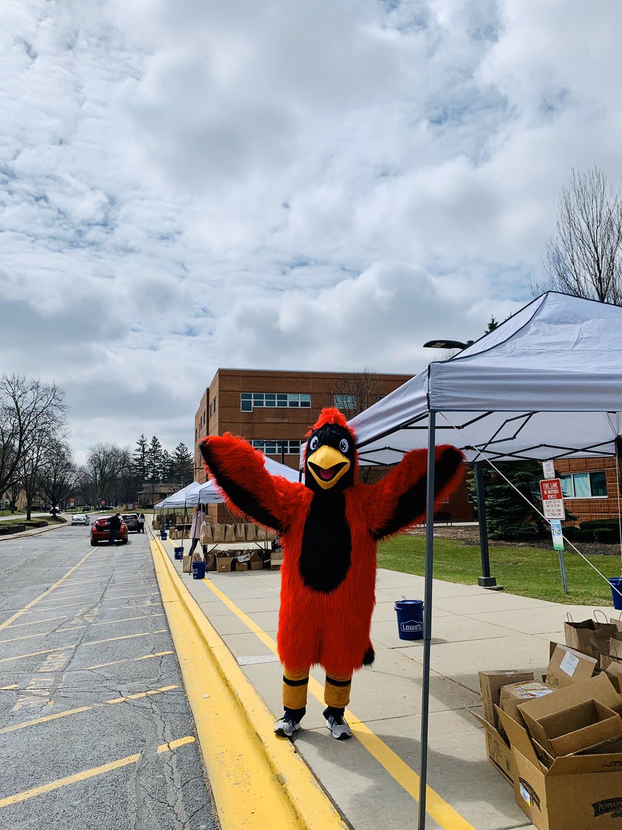 sherirosen521's tweet image. Look who joined us today to say hi and help distribute food to our community! We hope you are staying safe and healthy Cardinals!  @AHSD25South  #d25itspersonal @ahsd25 @APStevePerkins