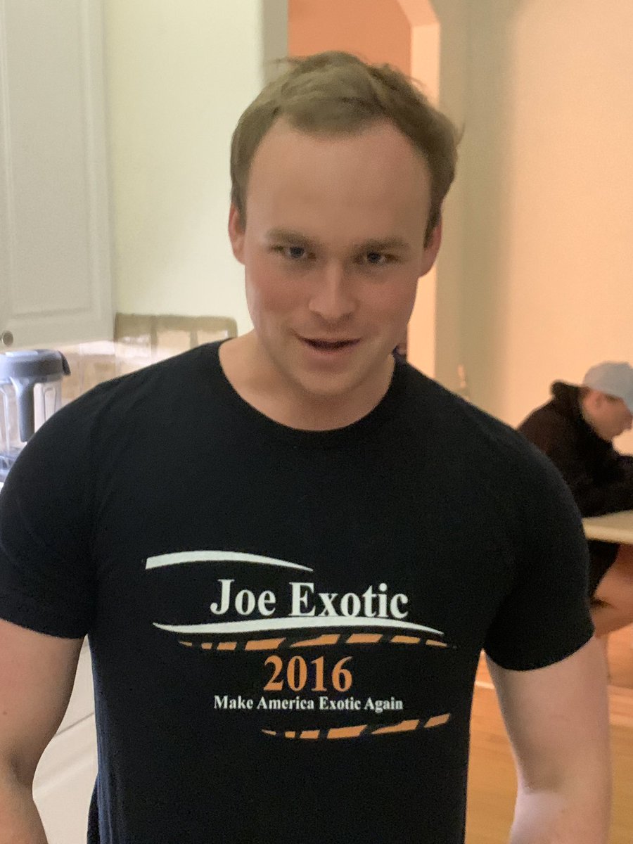flyingfuller's tweet photo. @joe_exotic  throw some of that Netflix money at ur number one fan https://t.co/K7gyoyP4yA