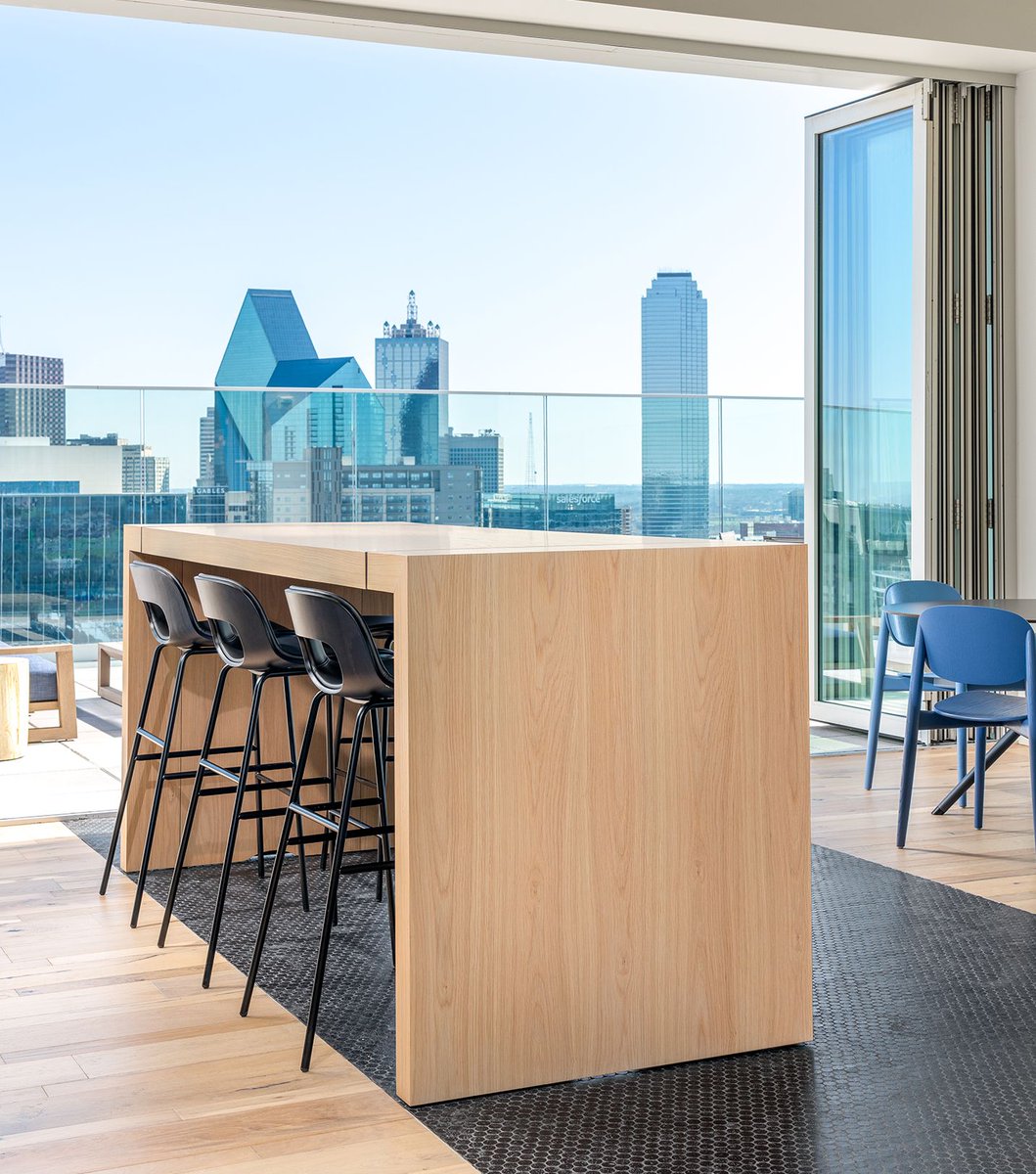 _nucraft's tweet photo. You won't want to be late to this standing meeting, complete with beautiful views of the Dallas skyline! https://t.co/fmL4RVpgbu 

Tesano | Dune Veneer | HKS Dallas | 📸  Hunter Kerhart https://t.co/PQmnuI1L1N